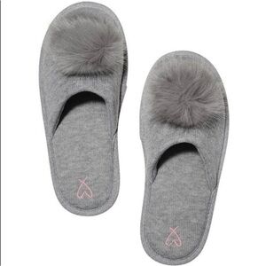 *VICTORIA’S SECRET* NWT Grey Women's Cozy Pom Pom Slippers